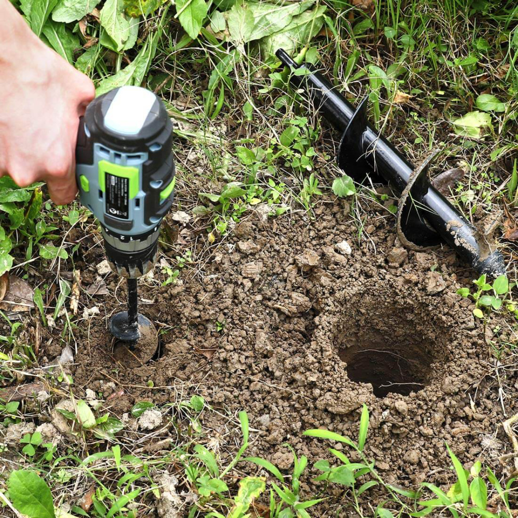 Spiralbohrer Set zum bohren von Erdlöchern im Garten